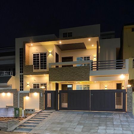 Continental Boutique House Bed & Breakfast Islamabad Bagian luar foto